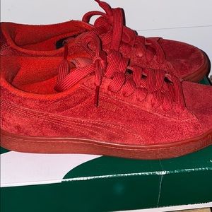 Red Pumas